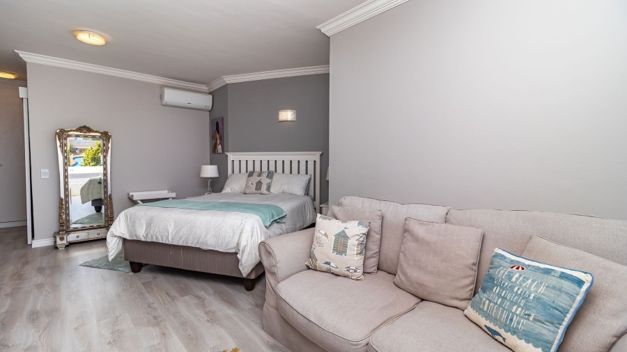 3 Bedroom Property for Sale in Bloubergstrand Western Cape